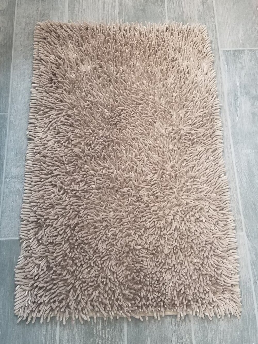 Tan Shiny Noodle Bath Rug 20 x 32